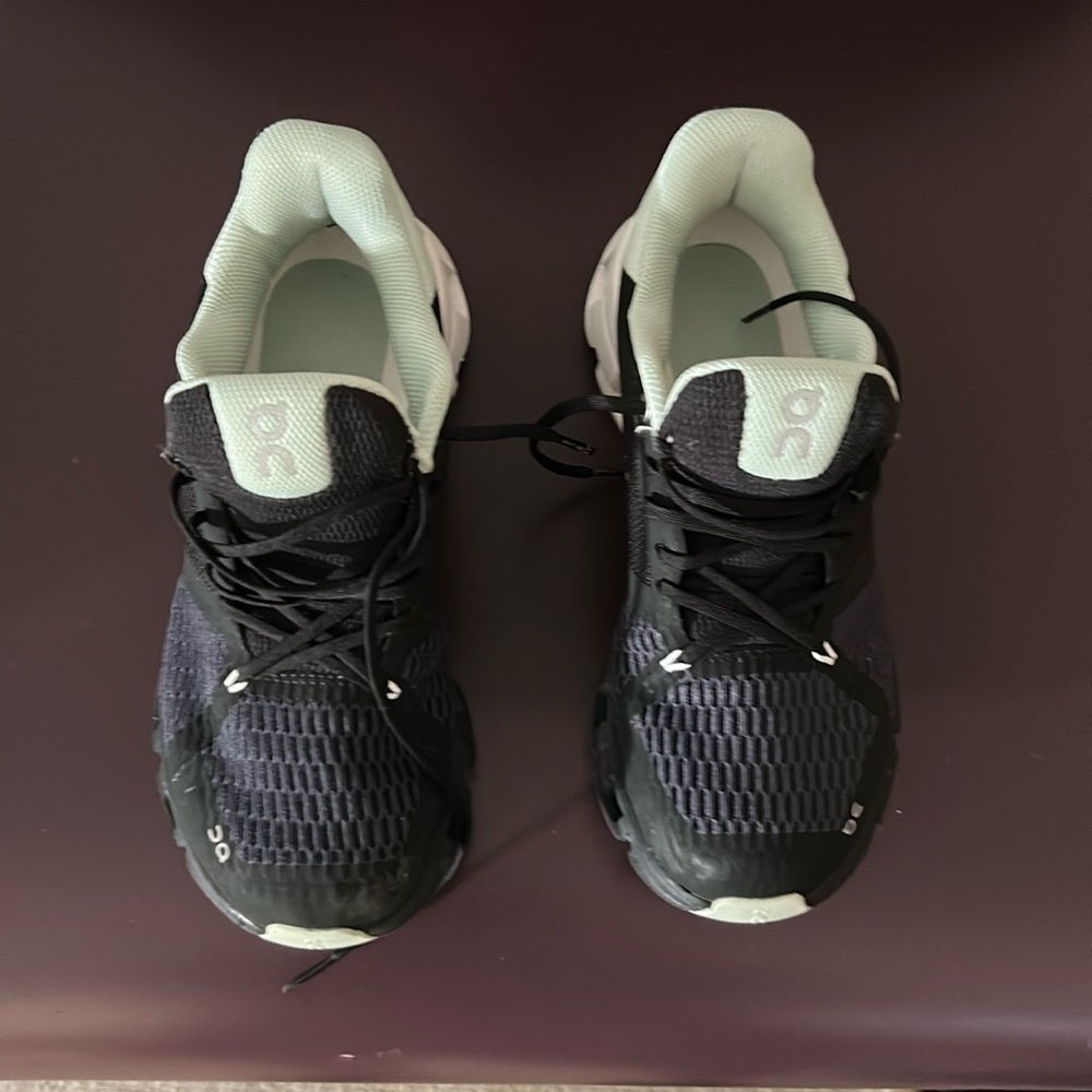 On Cloudflyer II Women 7 Running Shoes Support Comfort Lightweight Hiking.